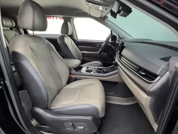 2025 Kia Carnival с пробегом 15 940 км