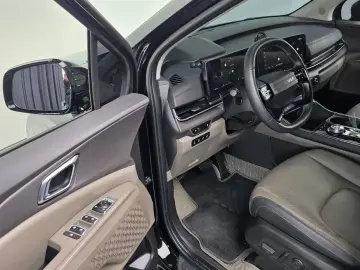 2025 Kia Carnival с пробегом 15 940 км