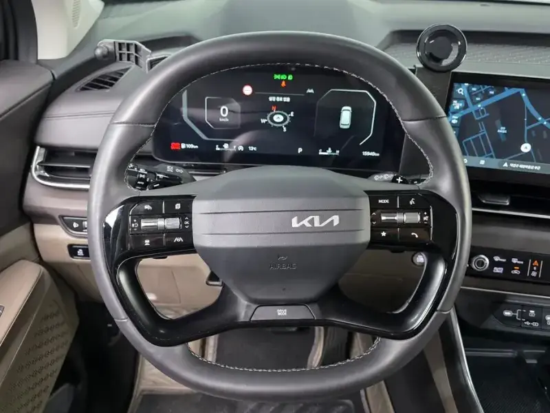 2025 Kia Carnival с пробегом 15 940 км