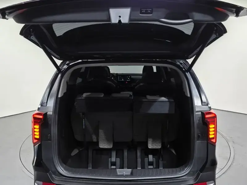 2025 Kia Carnival с пробегом 15 940 км