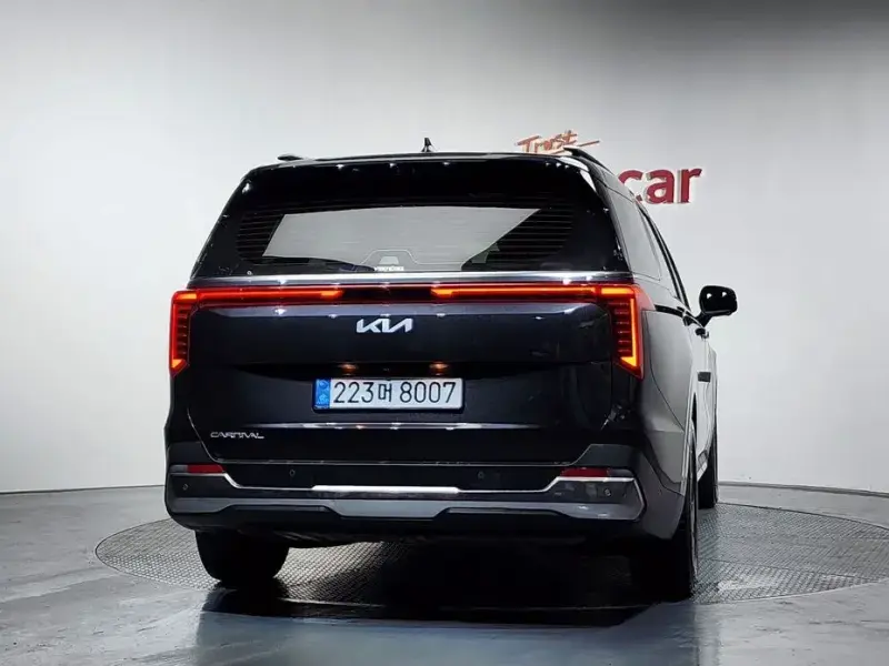 2025 Kia Carnival с пробегом 21 455 км