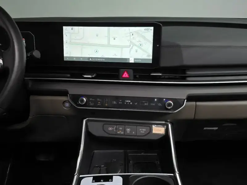 2024 Kia Carnival с пробегом 10 847 км