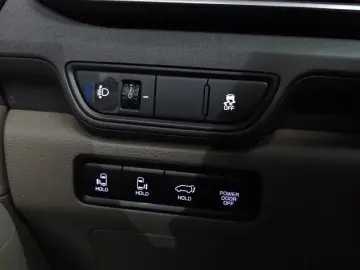 2024 Kia Carnival с пробегом 10 847 км