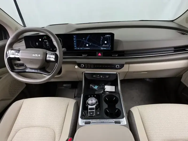2025 Kia Carnival с пробегом 3 850 км