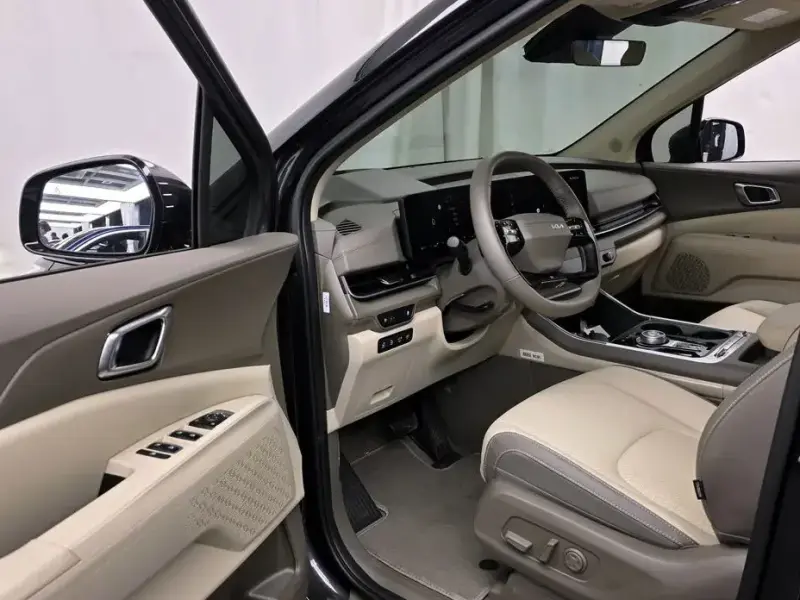 2025 Kia Carnival с пробегом 3 850 км