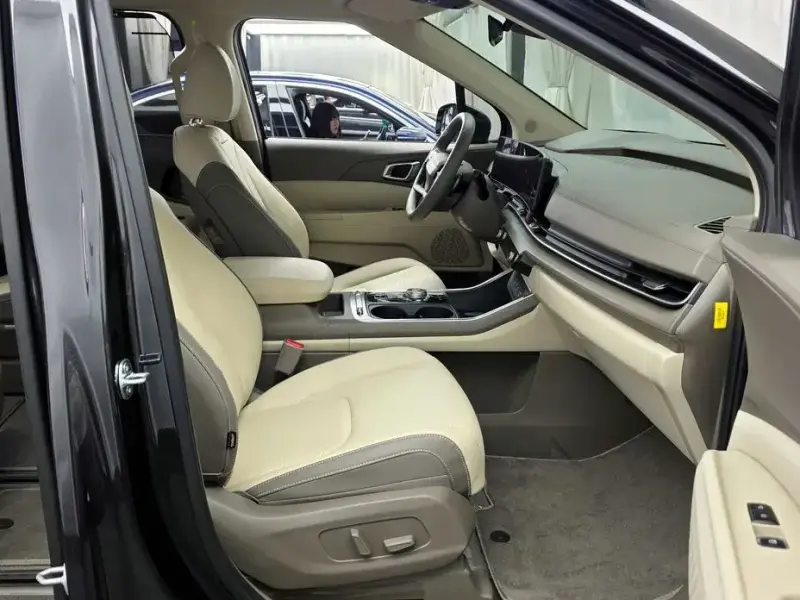 2025 Kia Carnival с пробегом 3 850 км