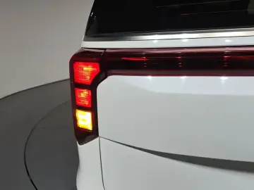 2024 Kia Carnival с пробегом 10 847 км