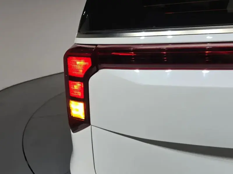 2024 Kia Carnival с пробегом 10 847 км