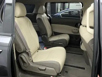 2025 Kia Carnival с пробегом 3 850 км
