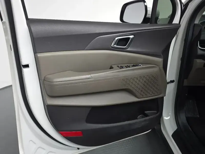 2024 Kia Carnival с пробегом 10 847 км