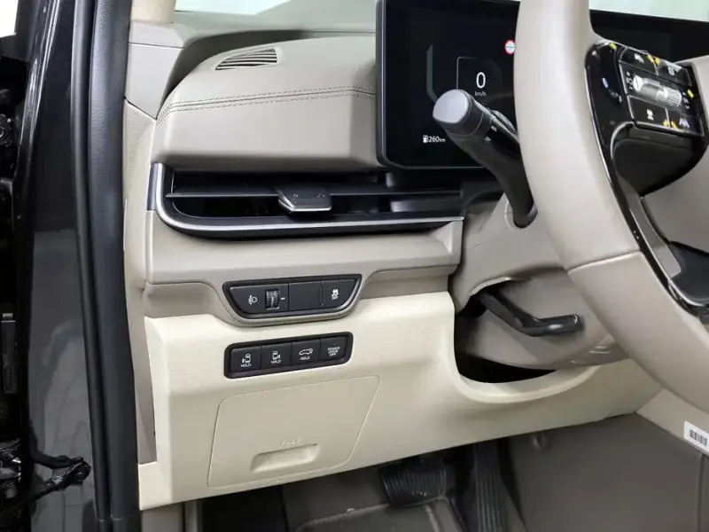 2025 Kia Carnival с пробегом 3 850 км