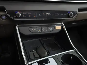 2024 Kia Carnival с пробегом 10 847 км