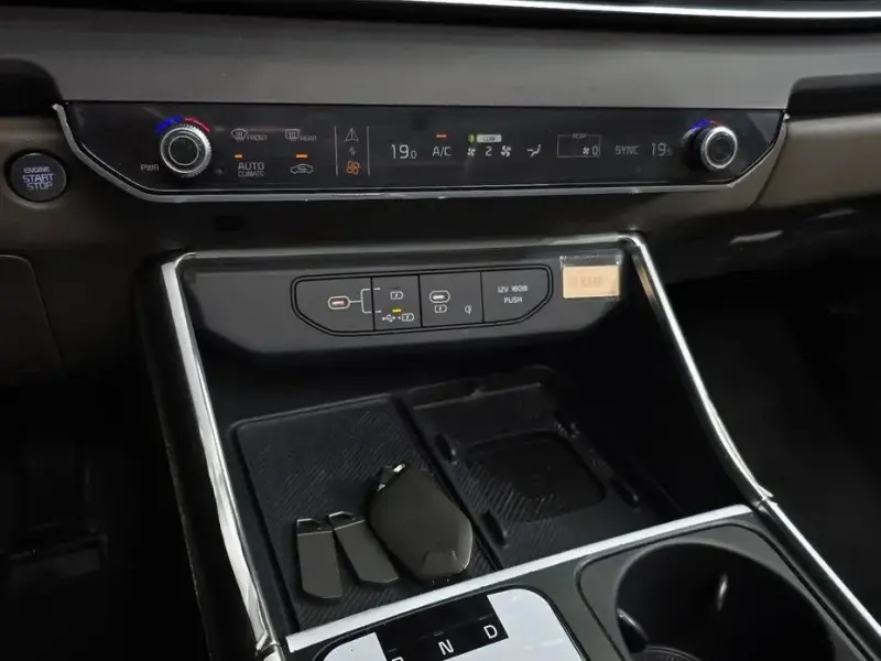 2024 Kia Carnival с пробегом 10 847 км
