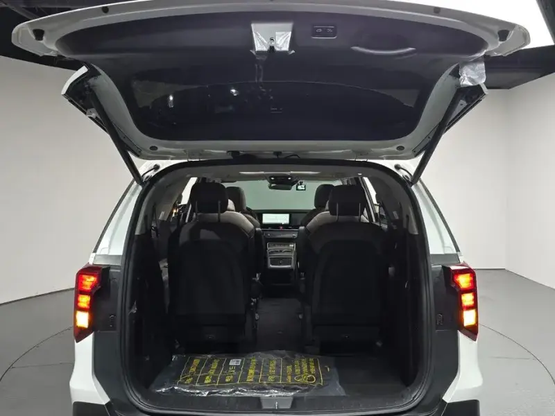 2024 Kia Carnival с пробегом 10 847 км
