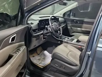 2024 Kia Carnival с пробегом 25 902 км