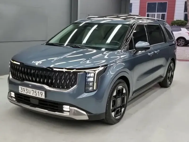 2024 Kia Carnival с пробегом 33 090 км