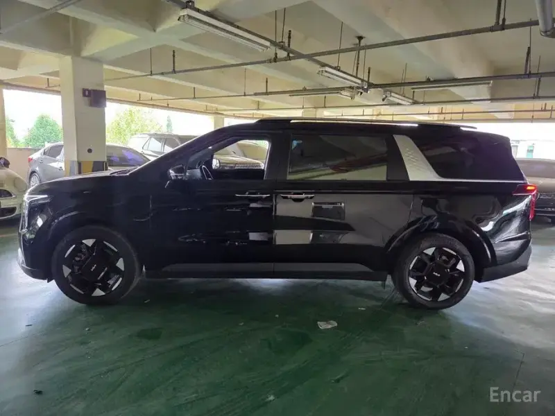 2025 Kia Carnival с пробегом 16 678 км