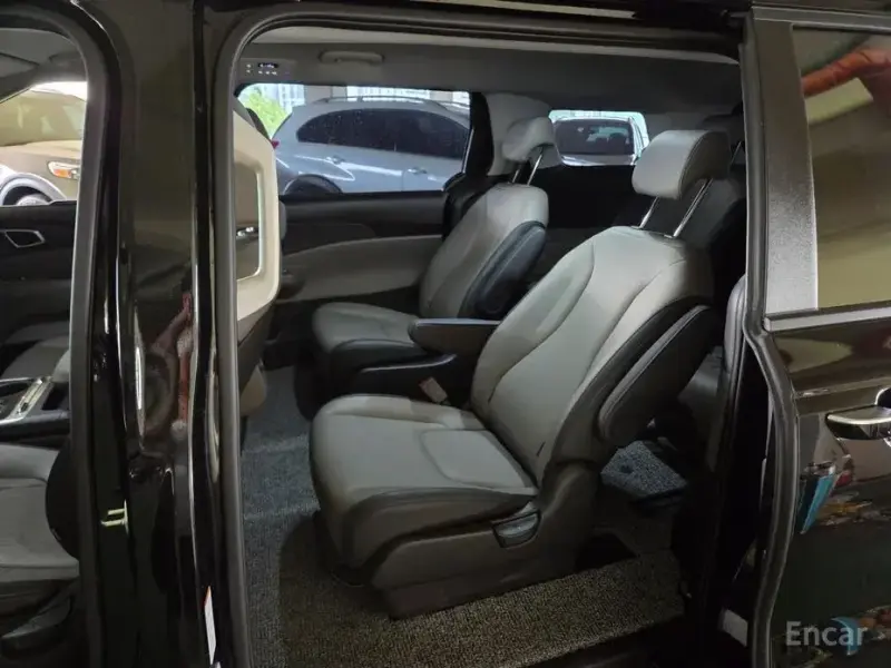 2025 Kia Carnival с пробегом 16 678 км