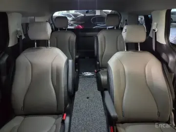 2025 Kia Carnival с пробегом 16 678 км