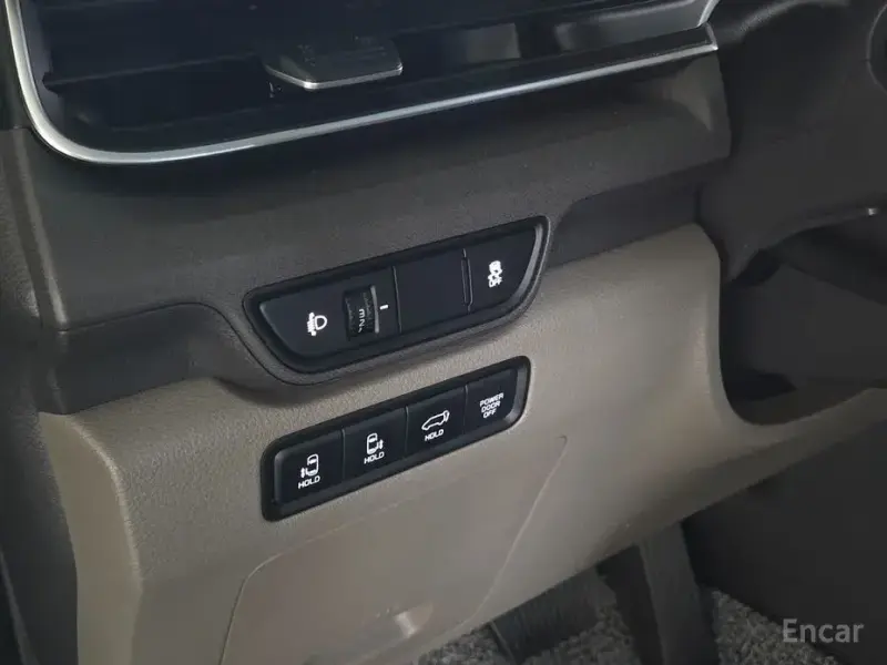 2025 Kia Carnival с пробегом 16 678 км
