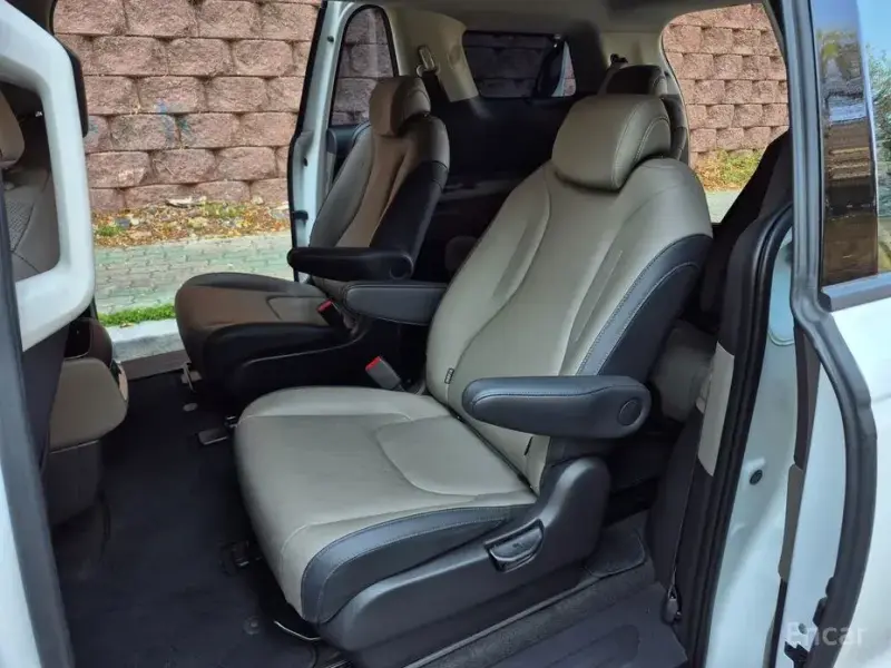 2024 Kia Carnival с пробегом 28 100 км