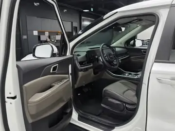 2024 Kia Carnival с пробегом 42 006 км