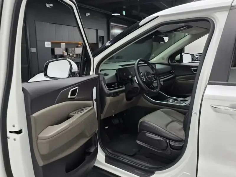 2024 Kia Carnival с пробегом 42 006 км