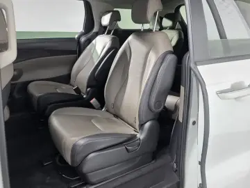 2024 Kia Carnival с пробегом 42 006 км