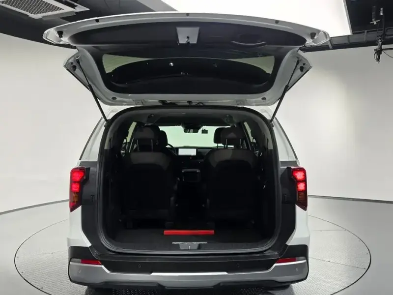 2024 Kia Carnival с пробегом 42 006 км