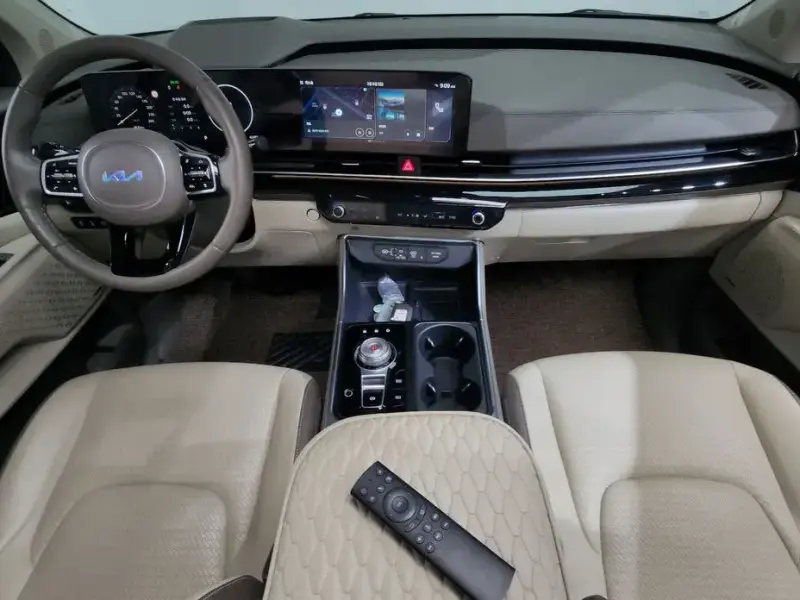2024 Kia Carnival с пробегом 42 487 км