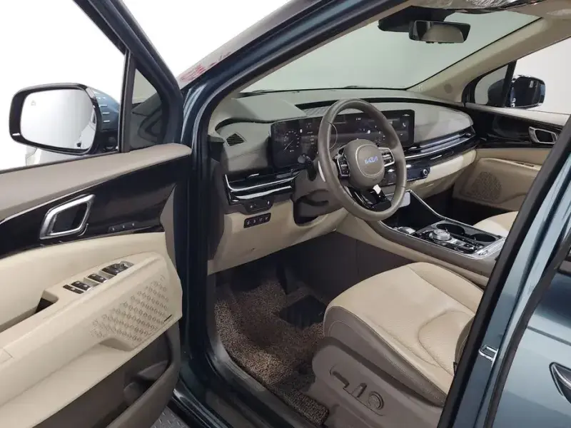 2024 Kia Carnival с пробегом 42 487 км