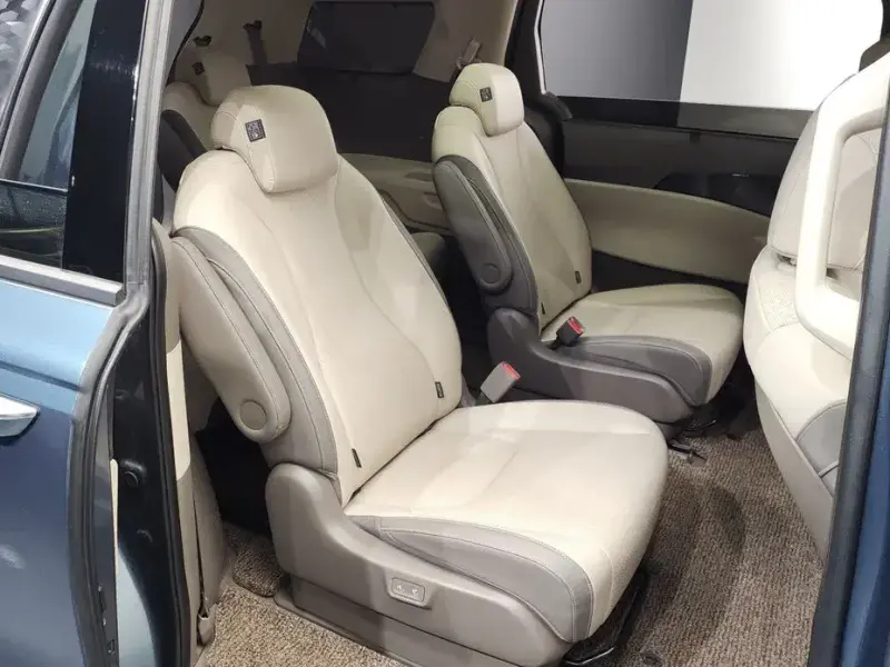2024 Kia Carnival с пробегом 42 487 км