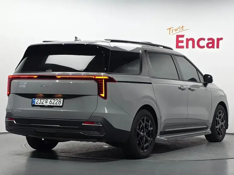 2025 Kia Carnival с пробегом 5 486 км