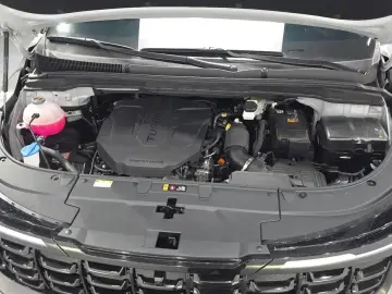 2025 Kia Carnival с пробегом 5 486 км