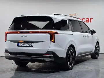 2025 Kia Carnival с пробегом 10 538 км