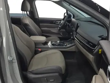 2025 Kia Carnival с пробегом 5 486 км