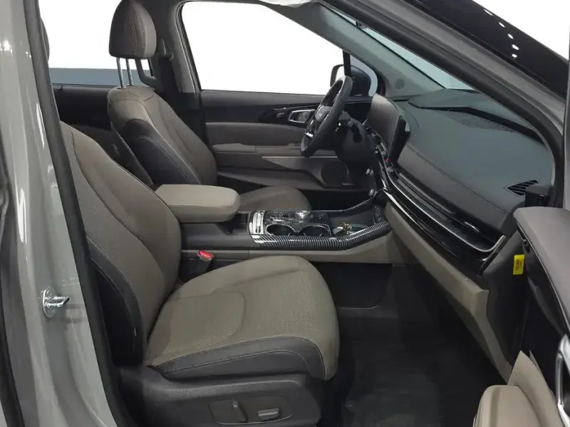 2025 Kia Carnival с пробегом 5 486 км