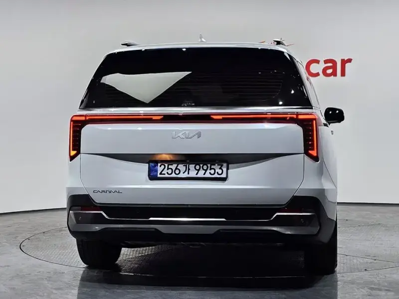2025 Kia Carnival с пробегом 10 538 км