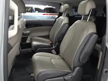 2025 Kia Carnival с пробегом 5 486 км