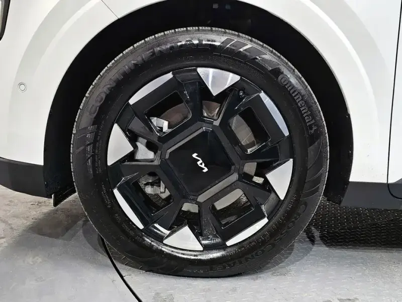 2025 Kia Carnival с пробегом 10 538 км