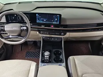 2025 Kia Carnival с пробегом 10 538 км