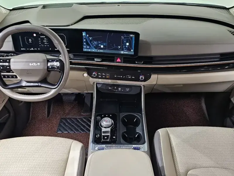 2025 Kia Carnival с пробегом 10 538 км