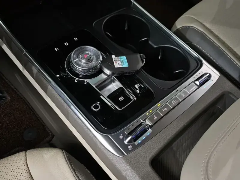 2025 Kia Carnival с пробегом 10 538 км