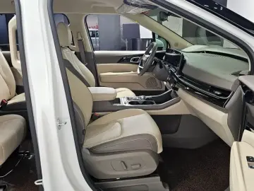 2025 Kia Carnival с пробегом 10 538 км