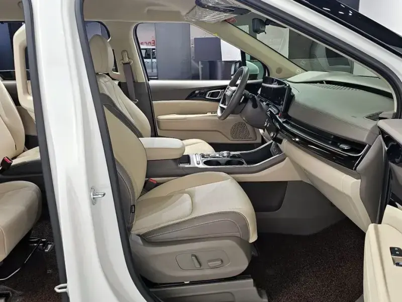 2025 Kia Carnival с пробегом 10 538 км