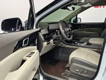 2025 Kia Carnival с пробегом 10 538 км