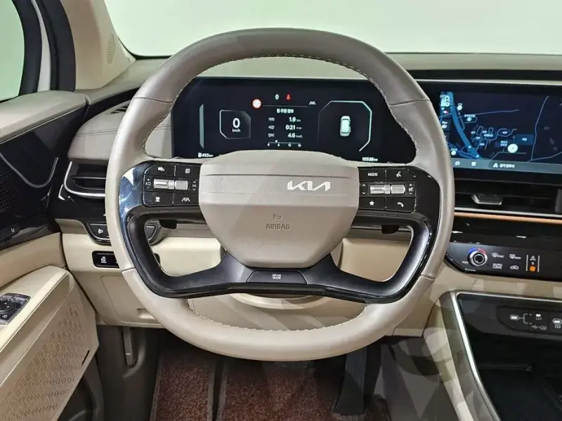 2025 Kia Carnival с пробегом 10 538 км