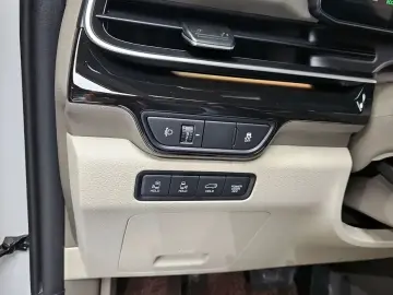 2025 Kia Carnival с пробегом 10 538 км