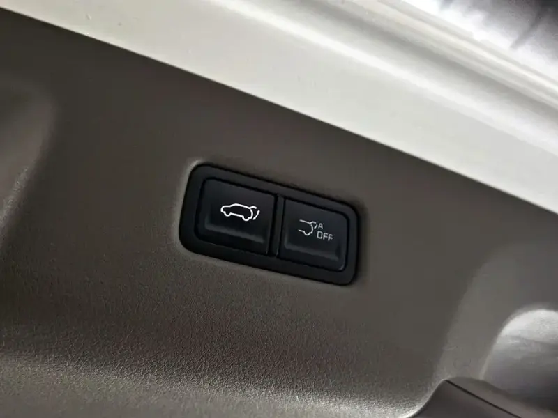 2025 Kia Carnival с пробегом 10 538 км