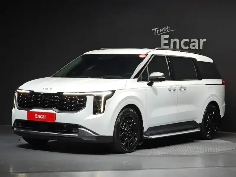 2024 Kia Carnival с пробегом 23 739 км